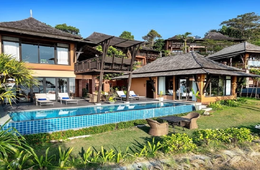 rooms-beachfront-jacuzzi-pool-villa-two-bedroom-duplex-with-lounge