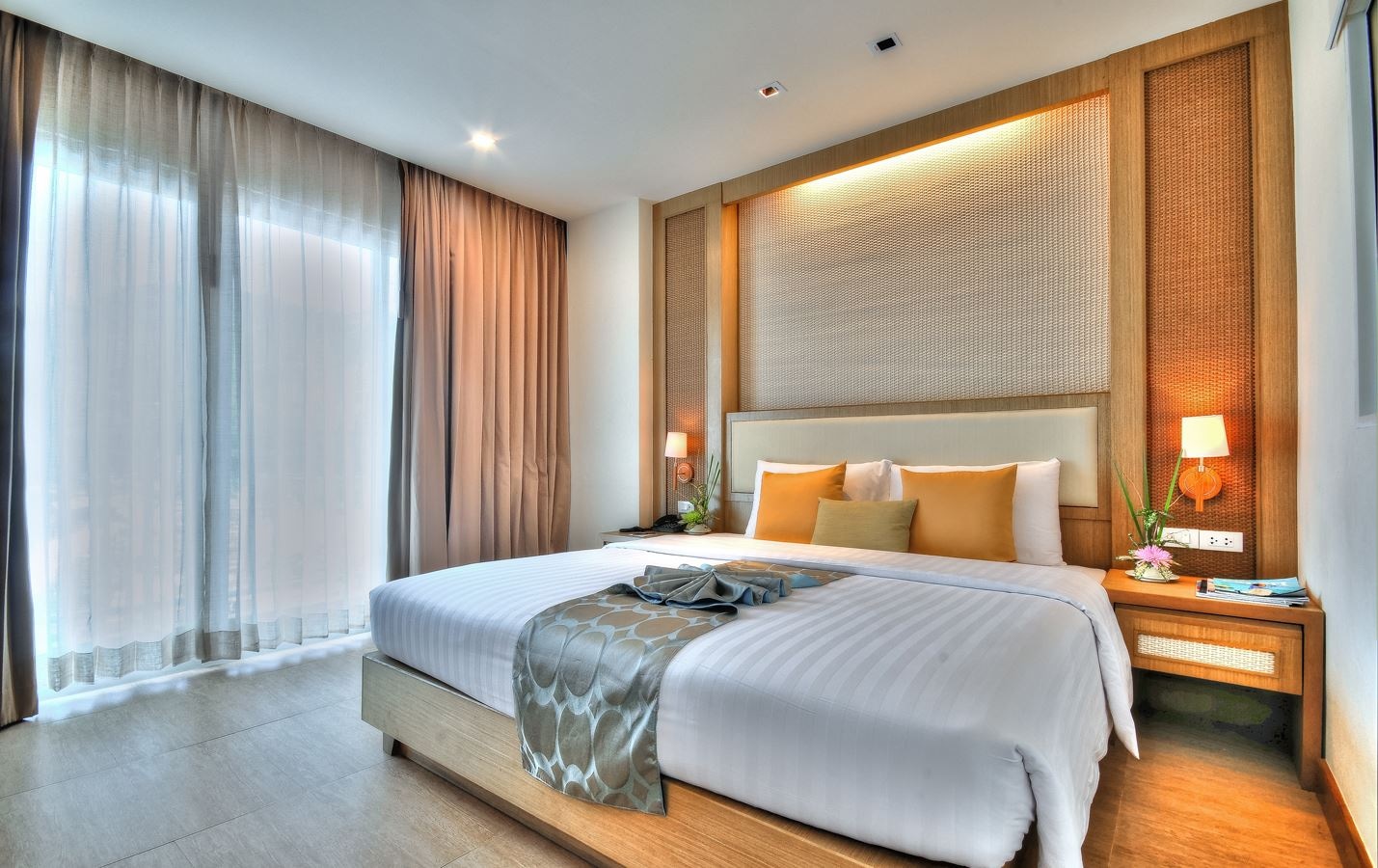 rooms-deluxe-city-view