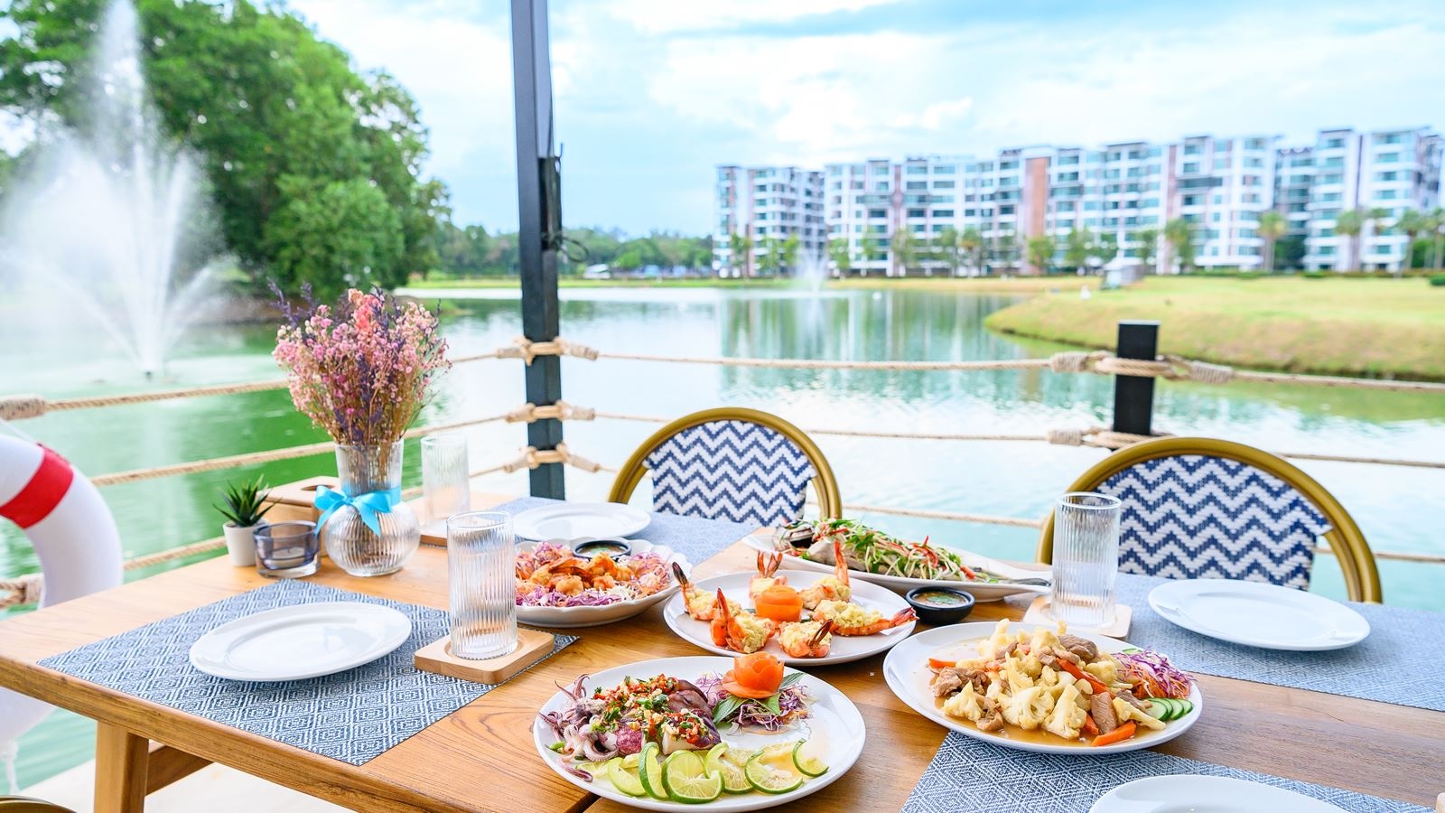 restaurants-lake-view-restaurant