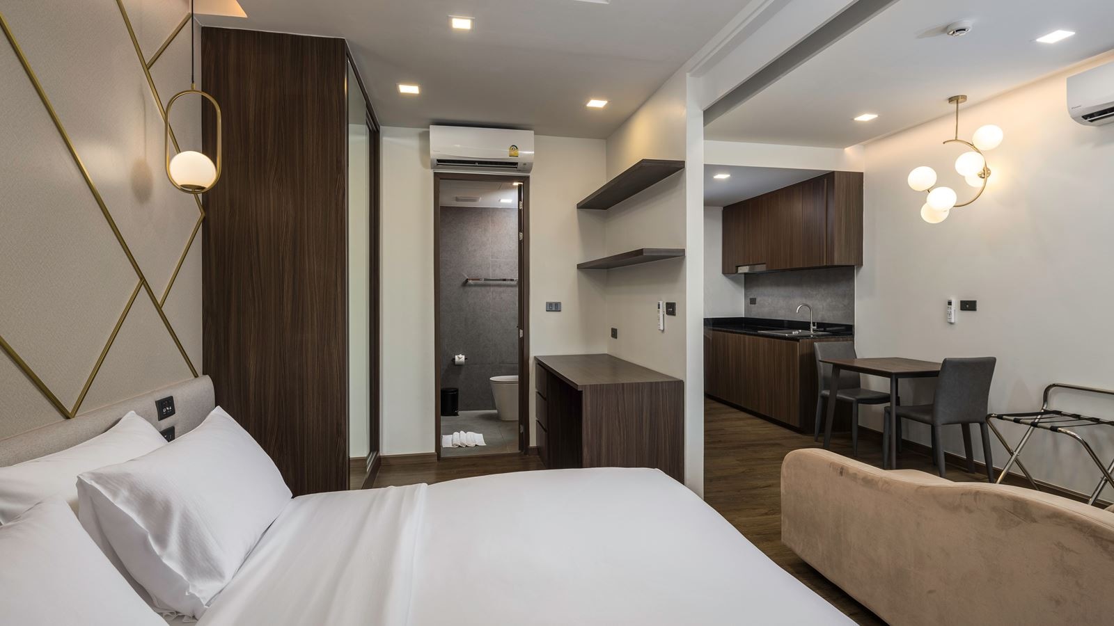 rooms-deluxe-room-king