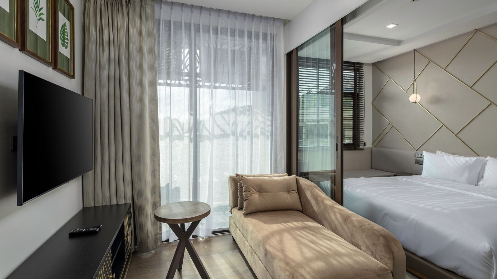 rooms-premier-room-king-bed