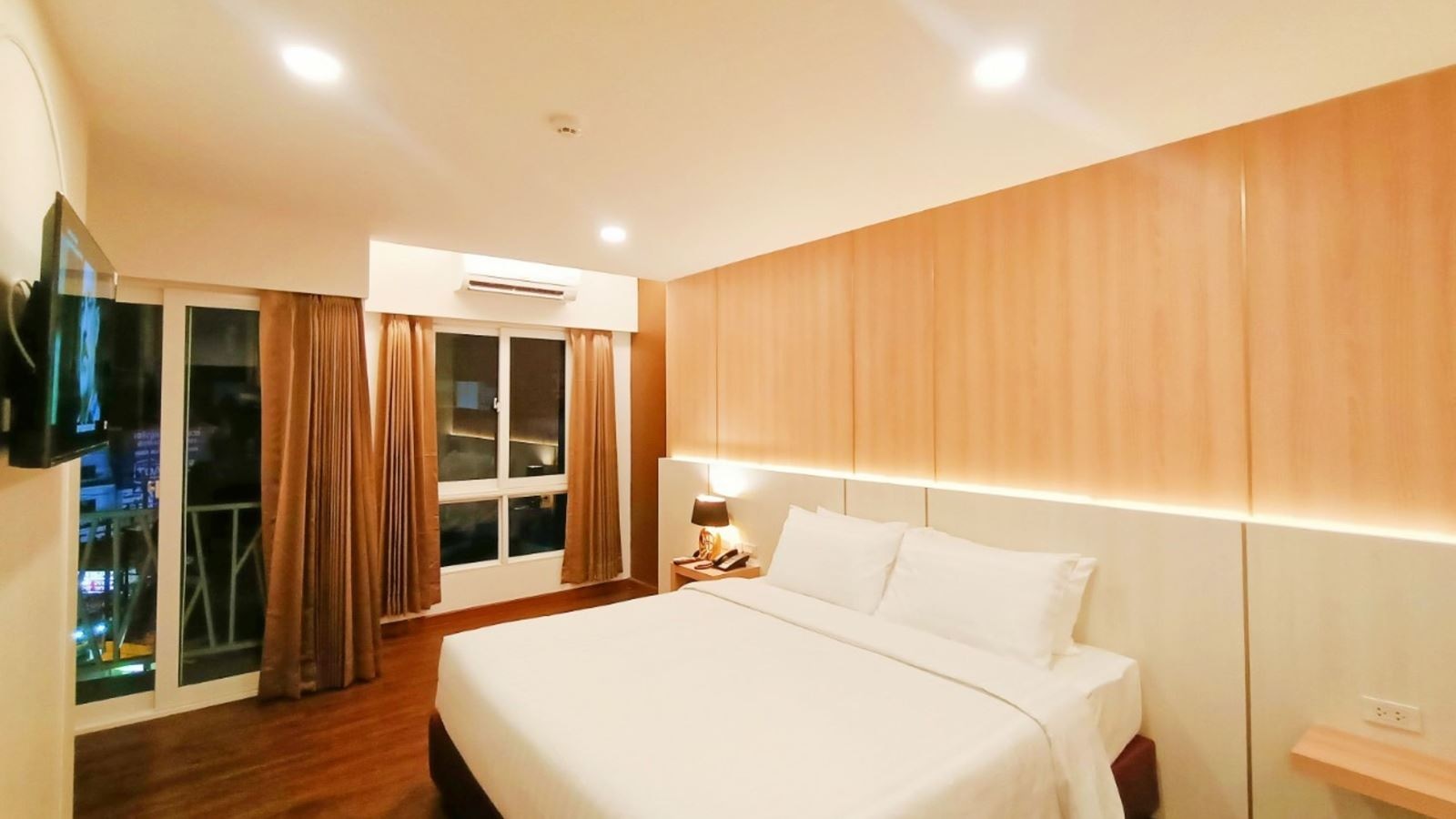 rooms-deluxe-double-room