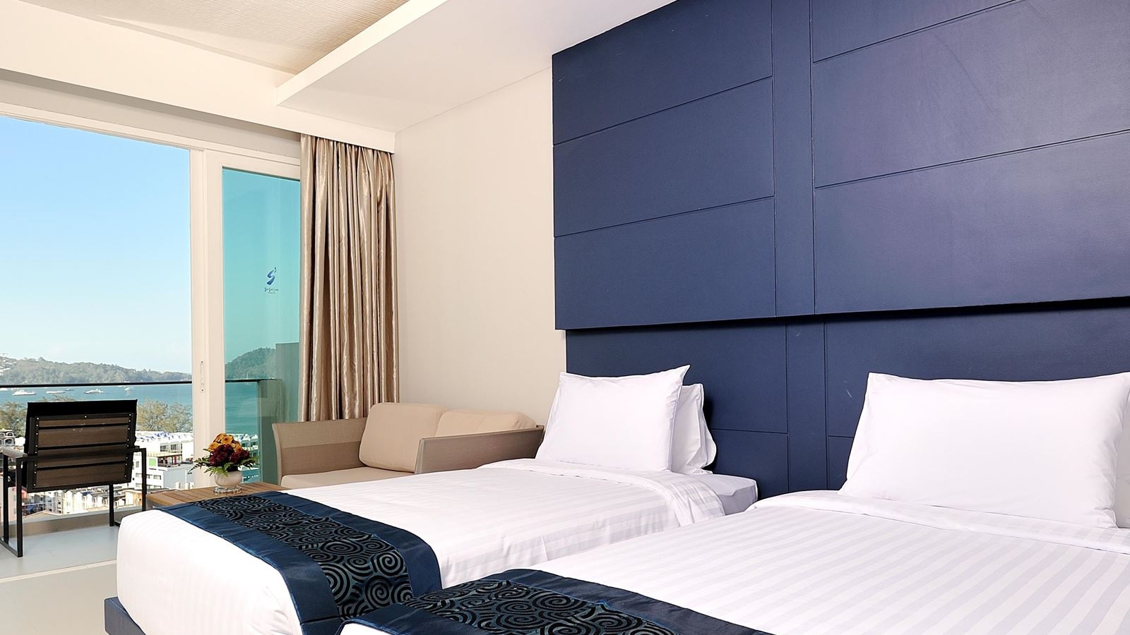 rooms-deluxe-sea-view-room