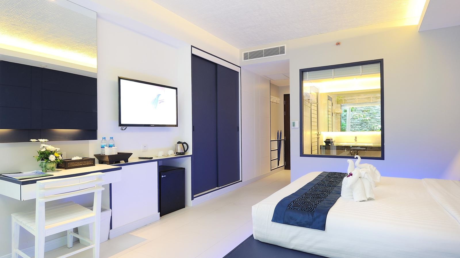 rooms-deluxe-pool-access-room