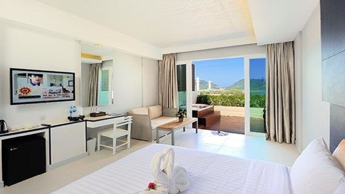 rooms-deluxe-jacuzzi-room