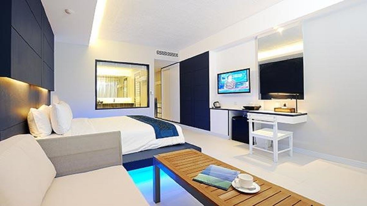 rooms-deluxe-jacuzzi-room