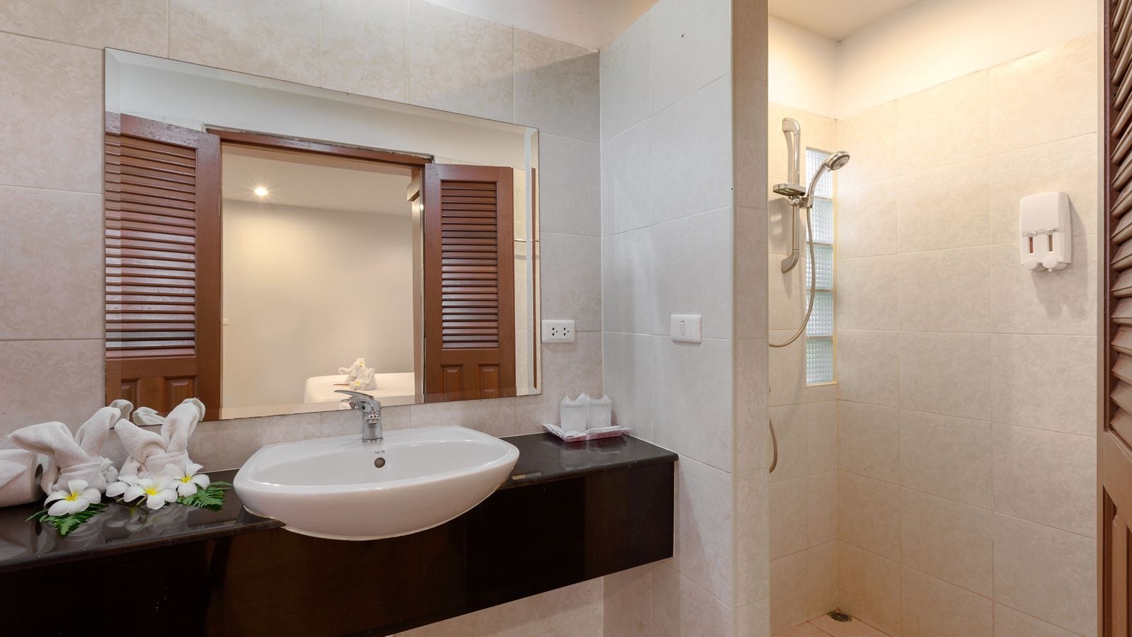 rooms-1-bed-room-suite