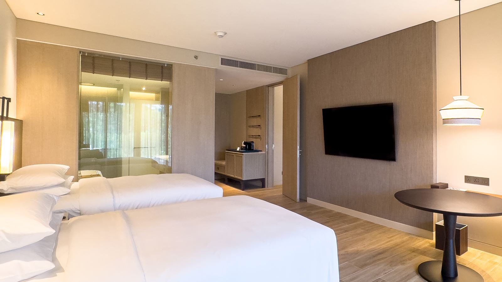 rooms-deluxe-pool-access