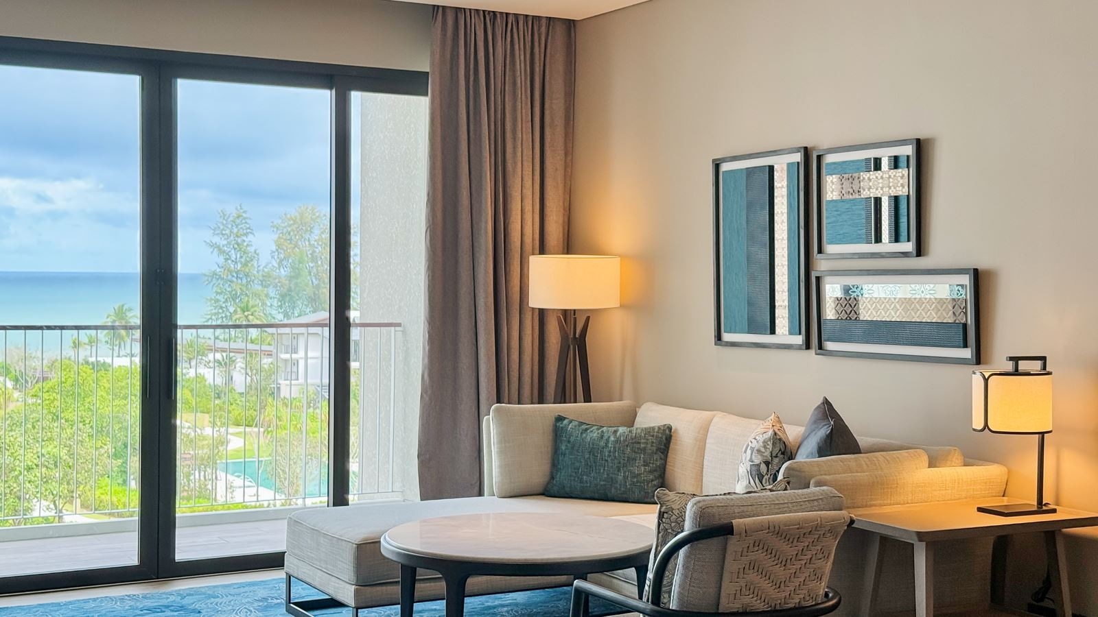 rooms-deluxe-ocean-view