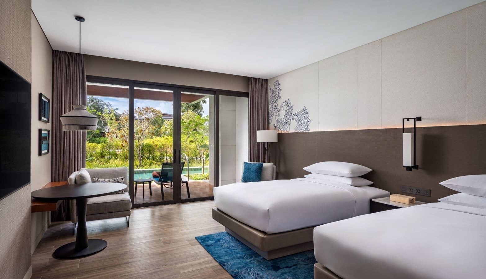 rooms-deluxe-pool-access