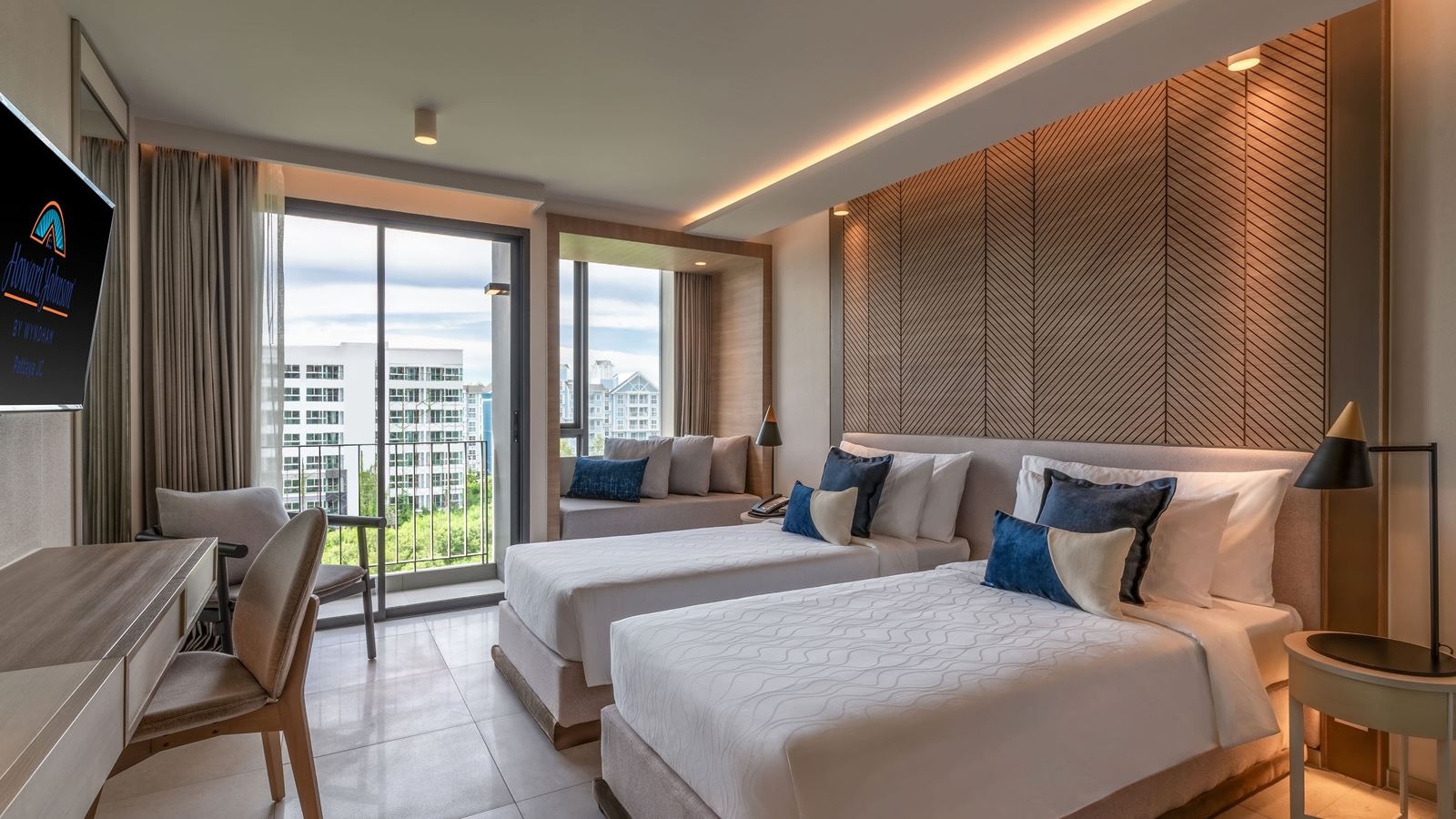 rooms-superior-balcony-room