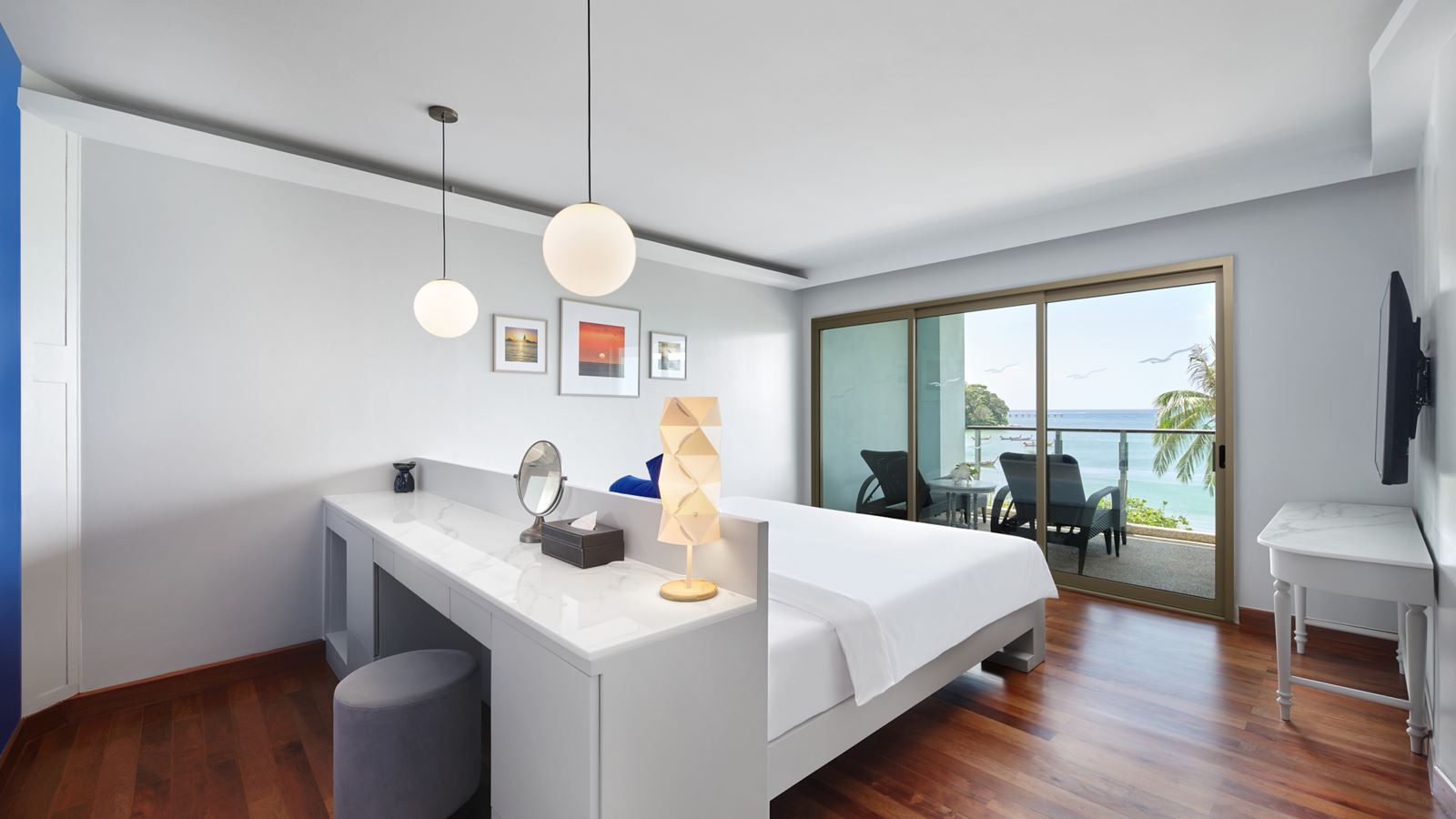 rooms-one-bedroom-deluxe-suite-sea-view