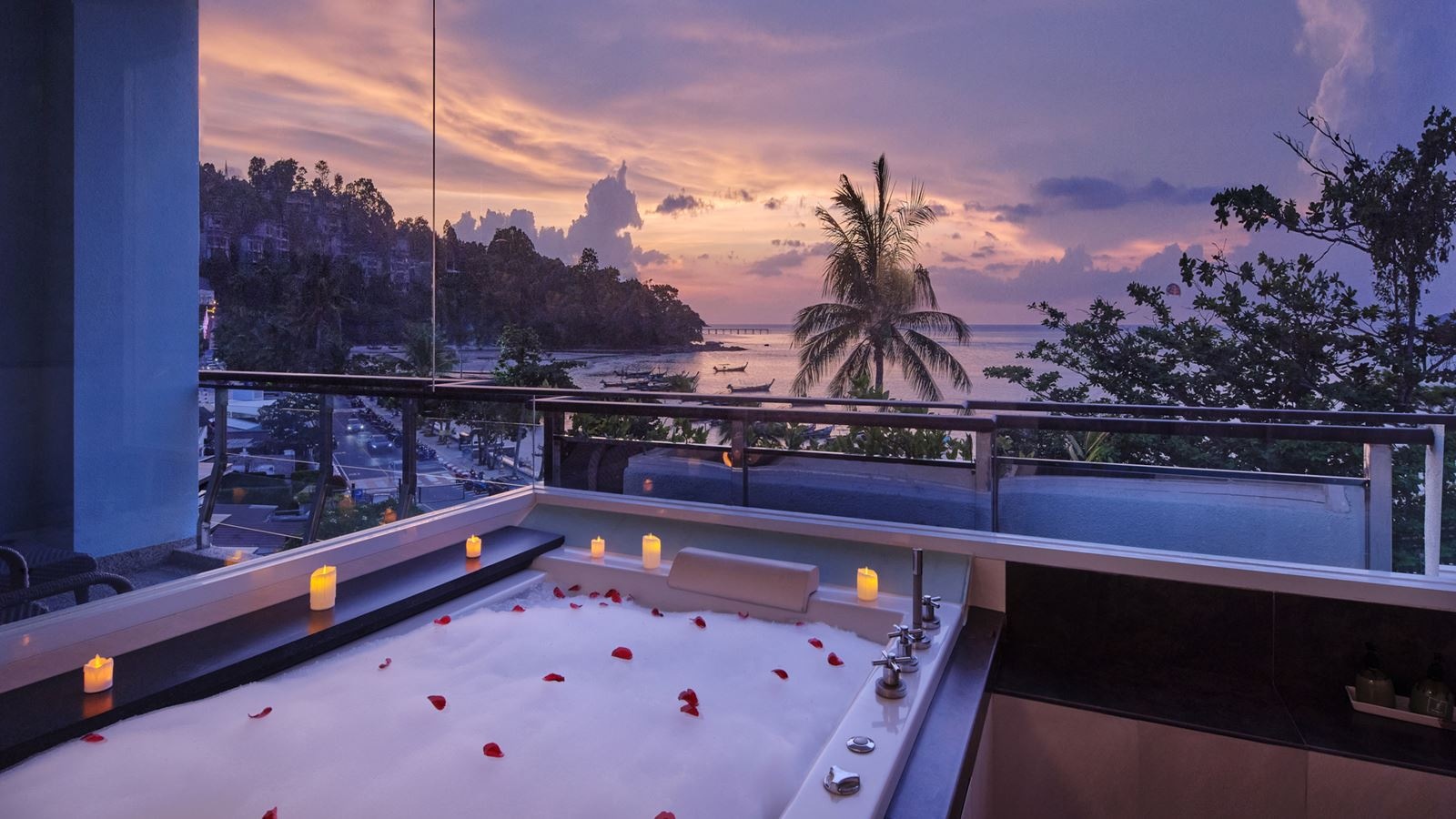 rooms-one-bedroom-deluxe-suite-sea-view