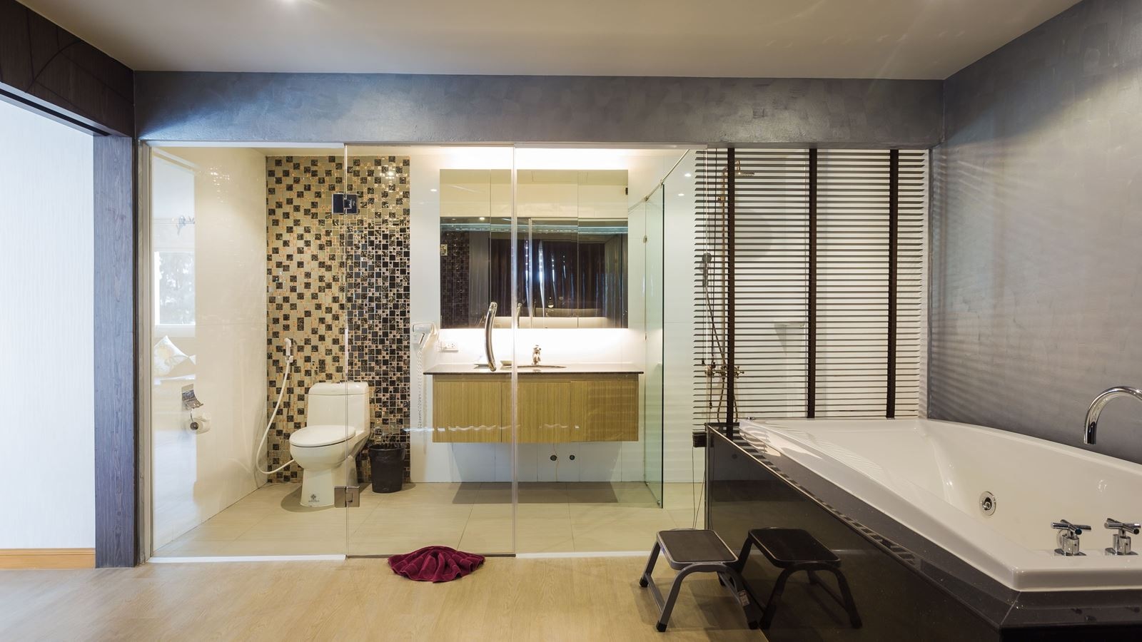 rooms-junior-suite-with-sea-view-balcony