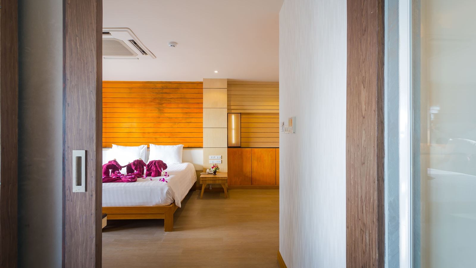 rooms-junior-suite-with-sea-view-balcony