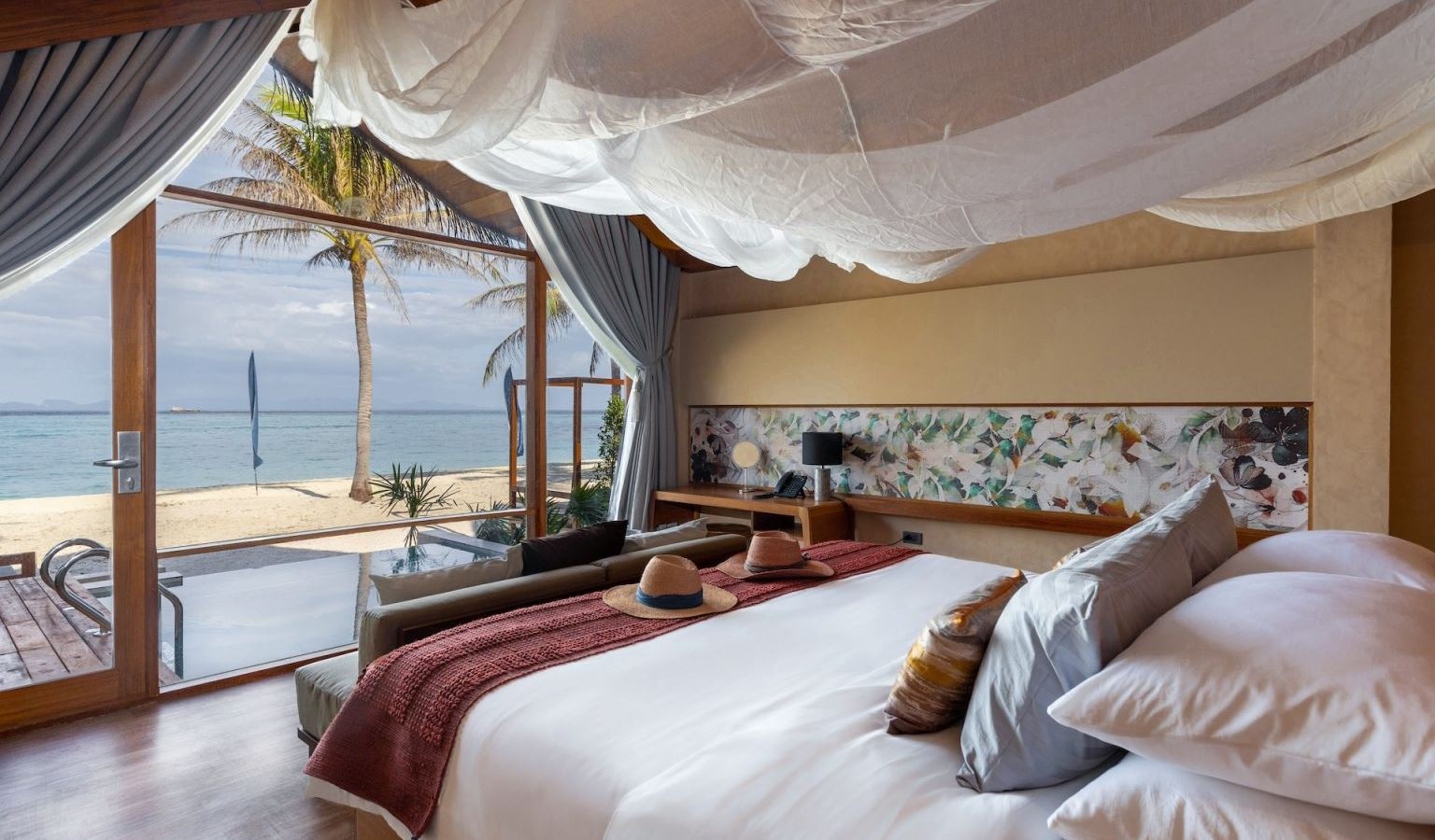 rooms-sun-beachfront-pool-villa