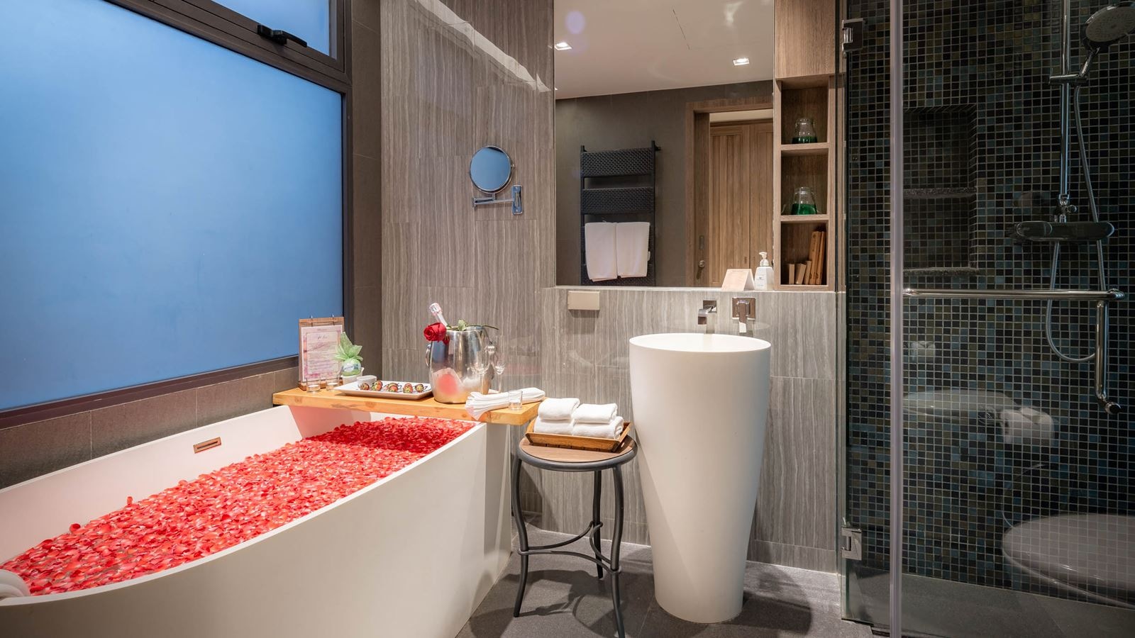 rooms-adjoining-king-rooms-with-plunge-pool