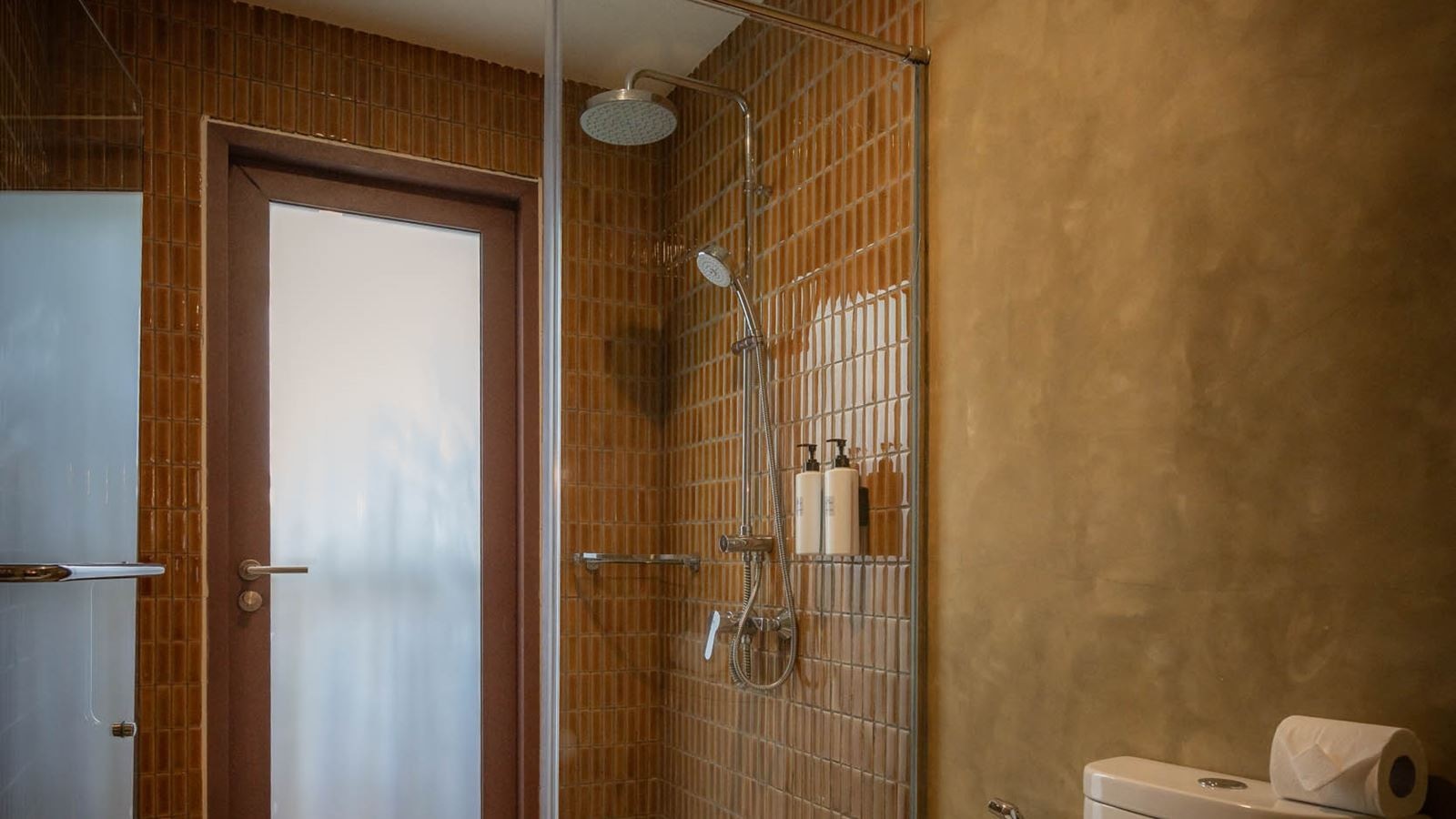 rooms-cool-pool-access