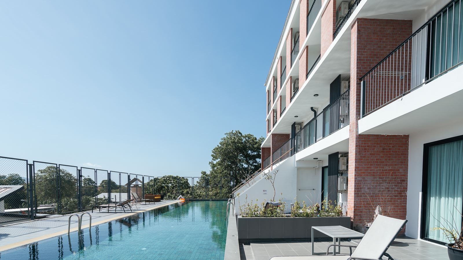 rooms-one-bedroom-suite-pool-access