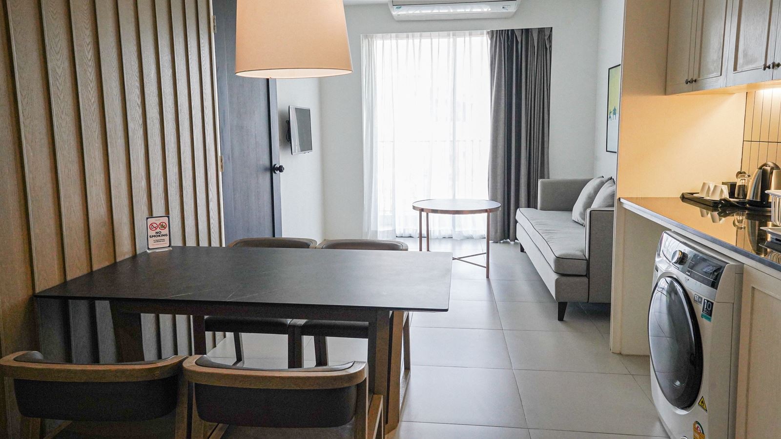 rooms-one-bedroom-suite-pool-facing