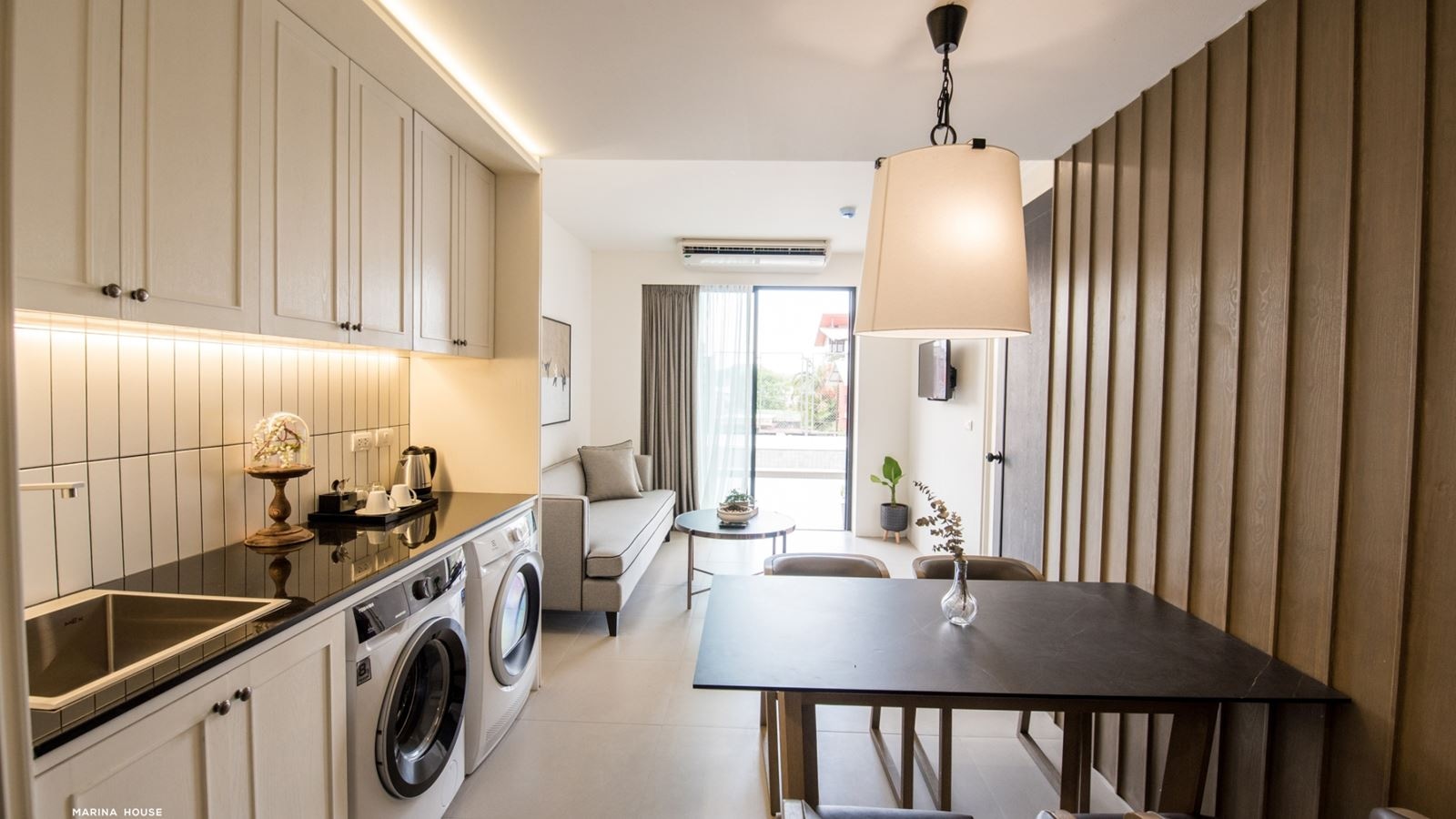 rooms-one-bedroom-suite-pool-facing