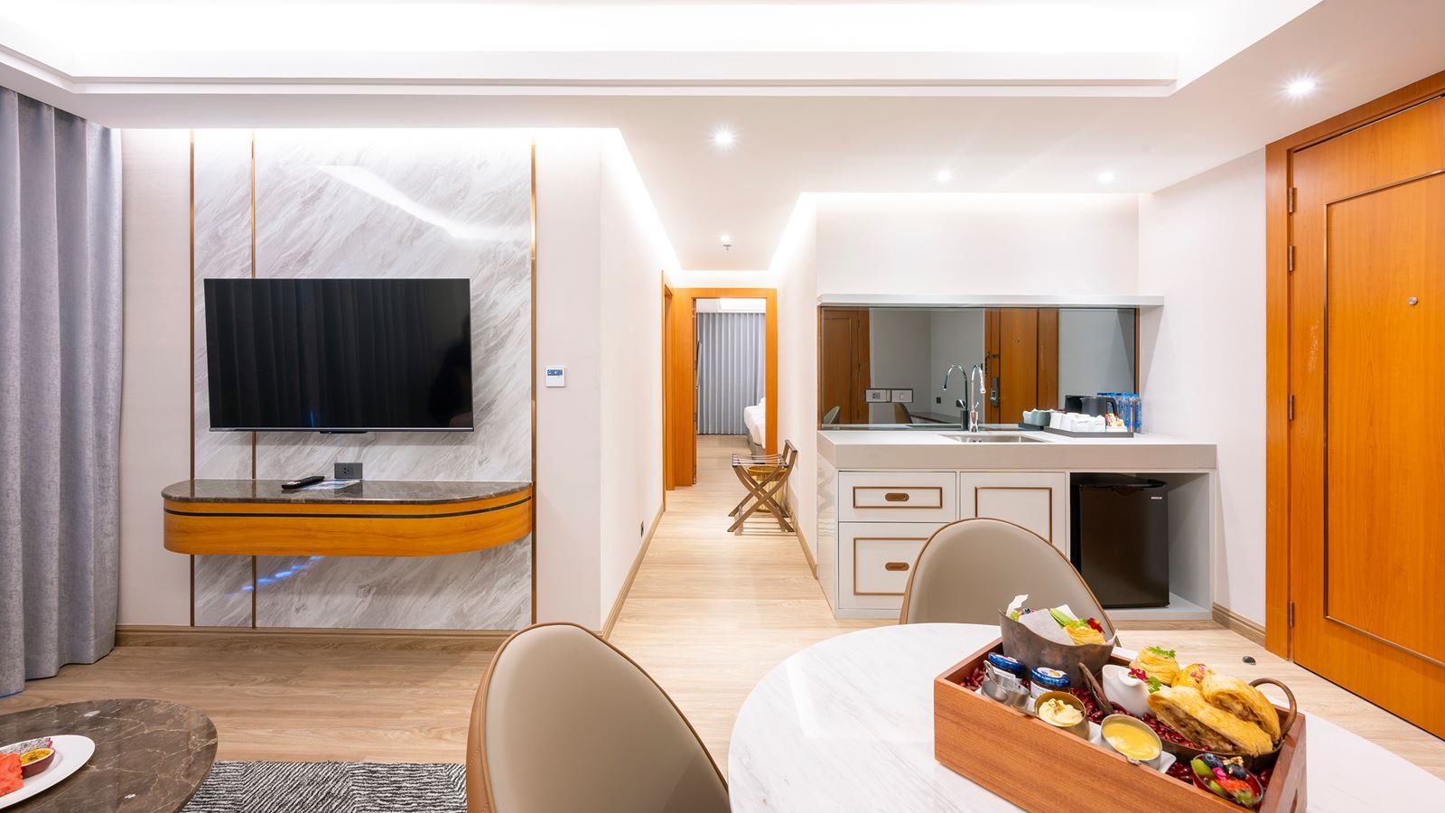 rooms-family-suite-garden-view