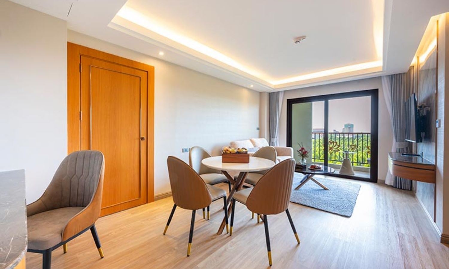 rooms-junior-suite-pool-view