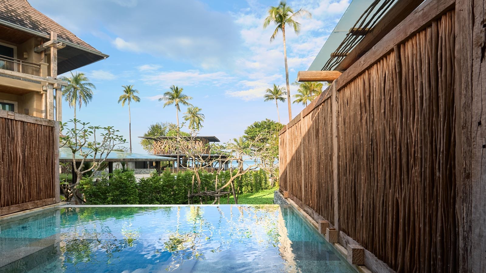 rooms-one-bedroom-suite-pool-villa-seaview