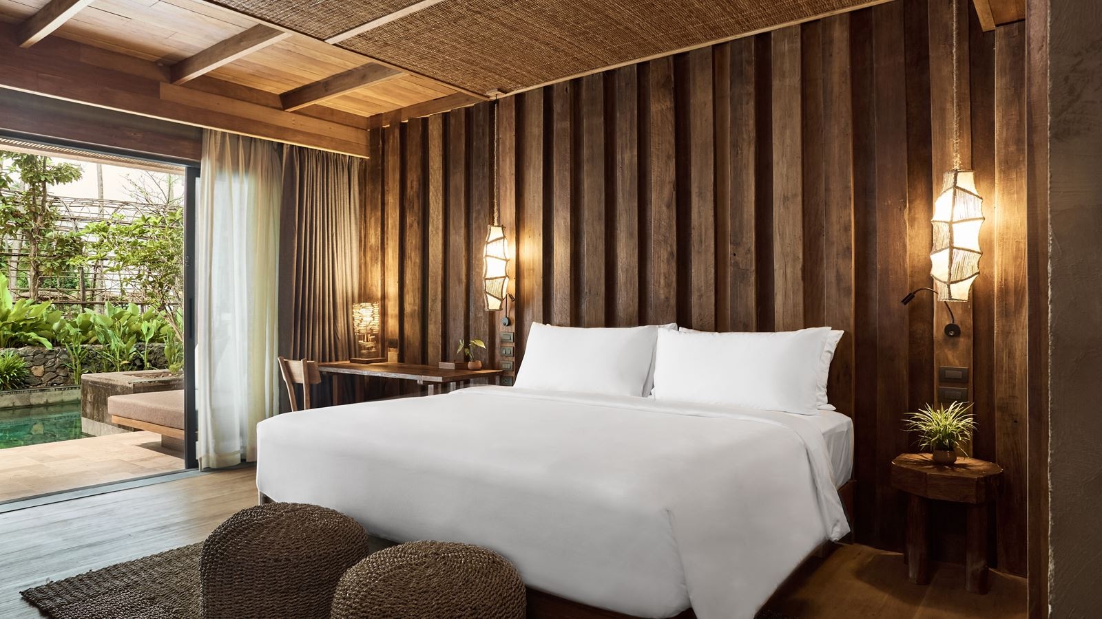 rooms-premium-pool-access