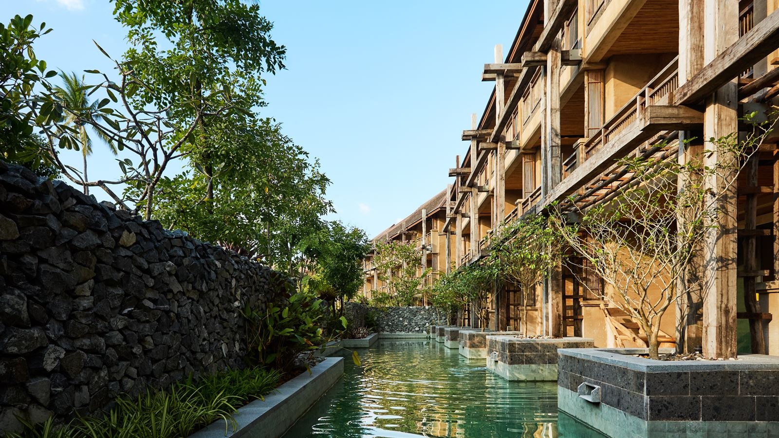 rooms-premium-pool-access