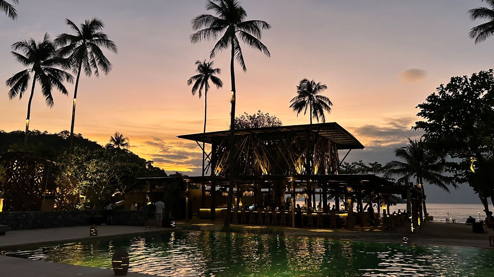 restaurants-dcast-away-beach-club