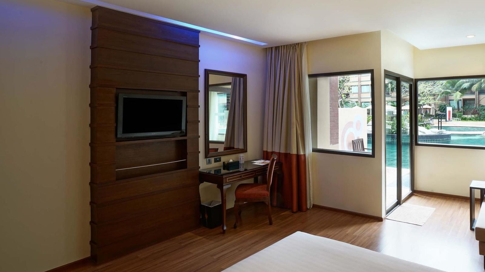 rooms-deluxe-pool-access