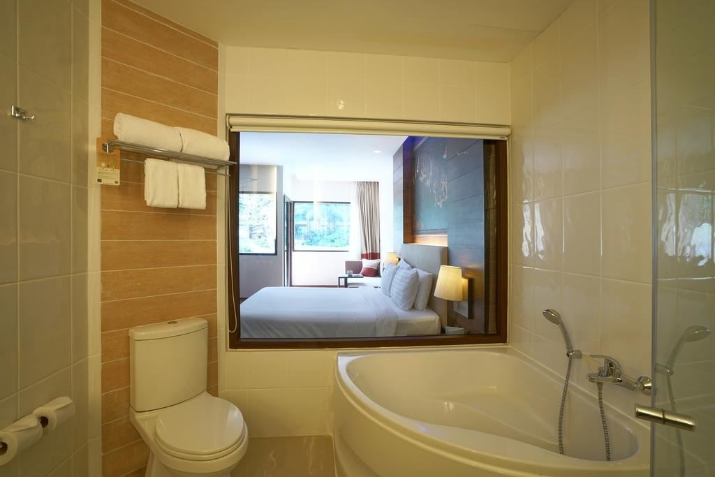 rooms-deluxe-pool-view