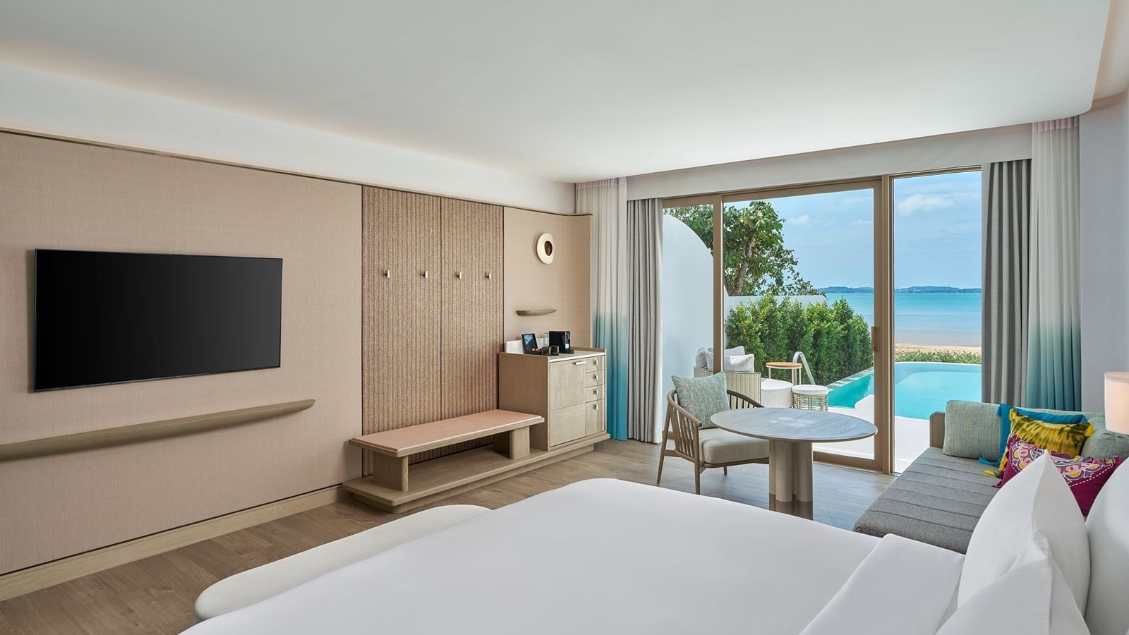 rooms-beachfront-pool-suite