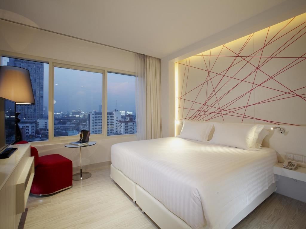 rooms-deluxe-suite-city-view