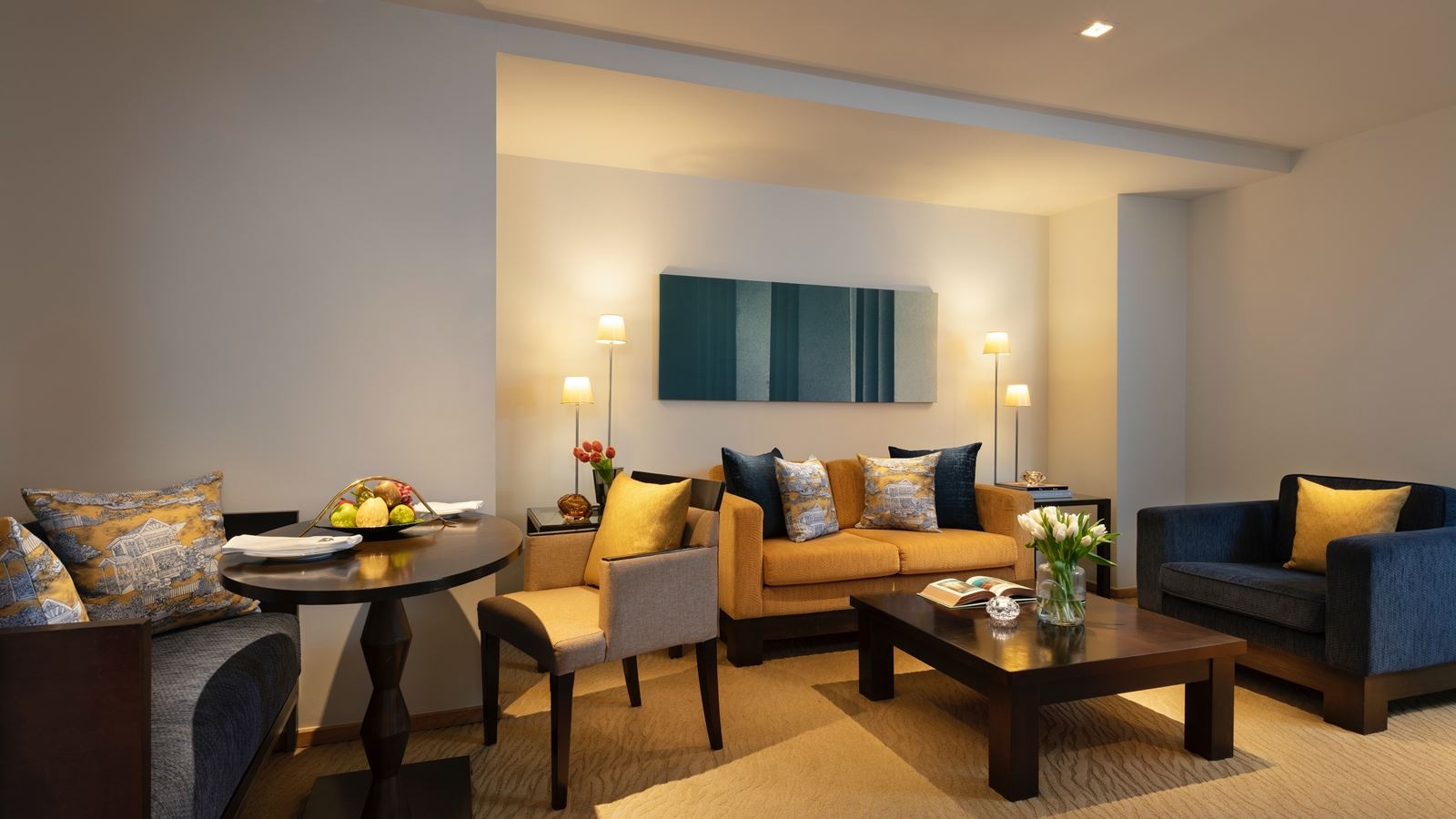 rooms-tower-club-suite-city-view