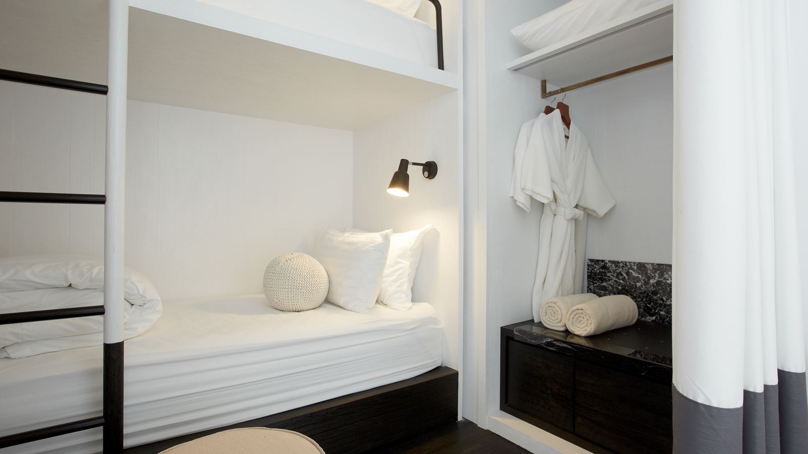 rooms-family-suite-with-plunge-bath