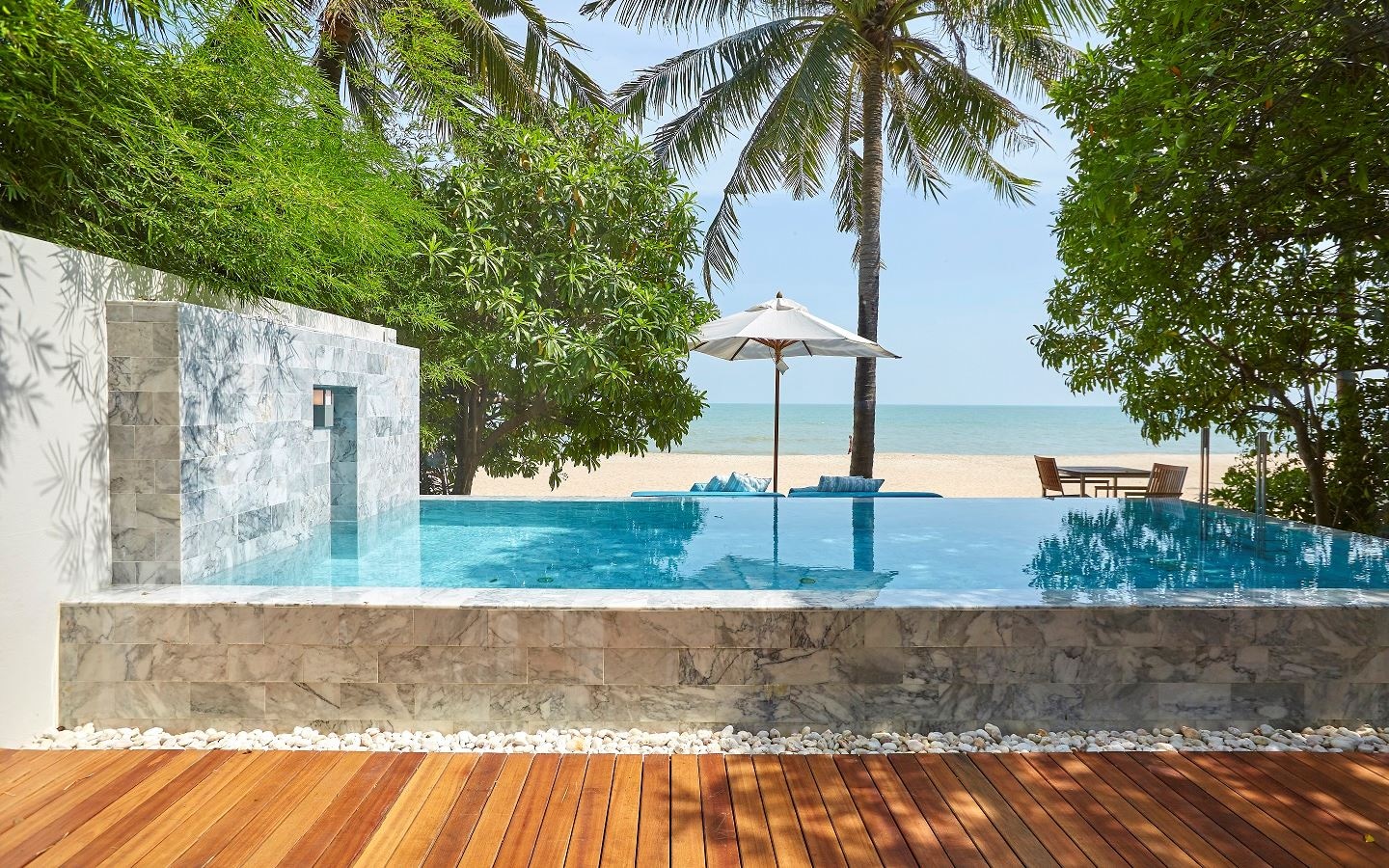 rooms-1bedroom-beachfront-pool-villa