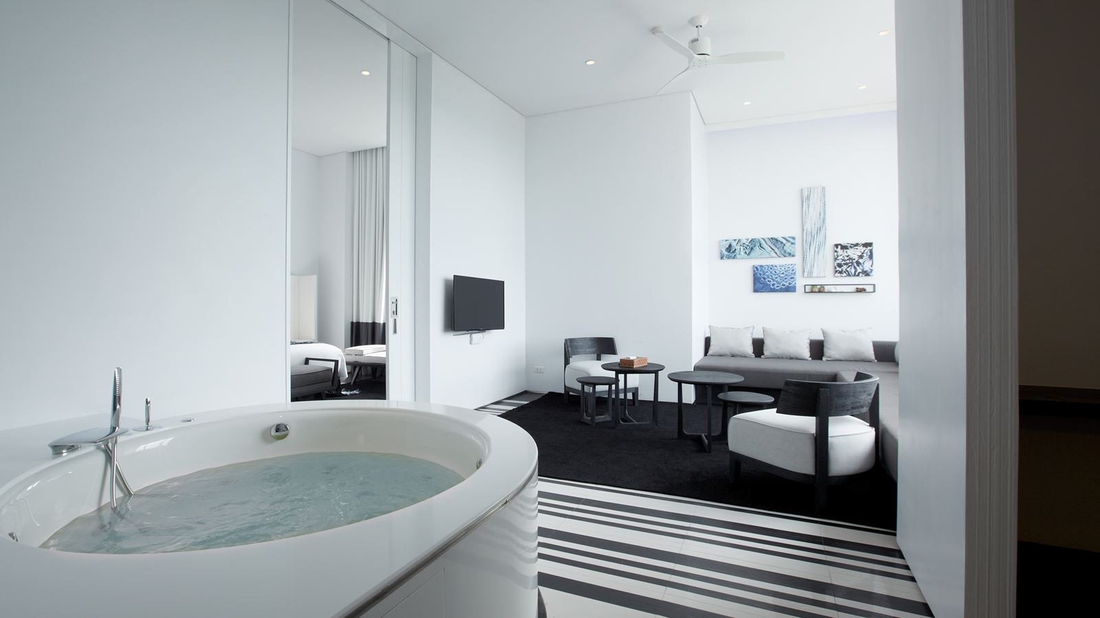 rooms-family-suite-with-plunge-bath