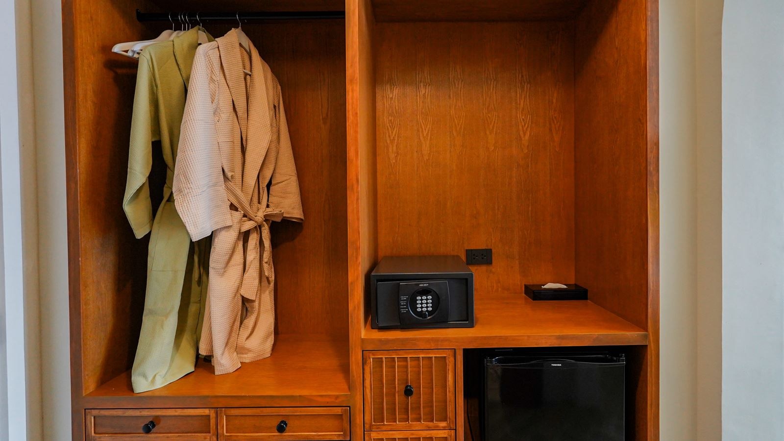 rooms-superior-pool-view