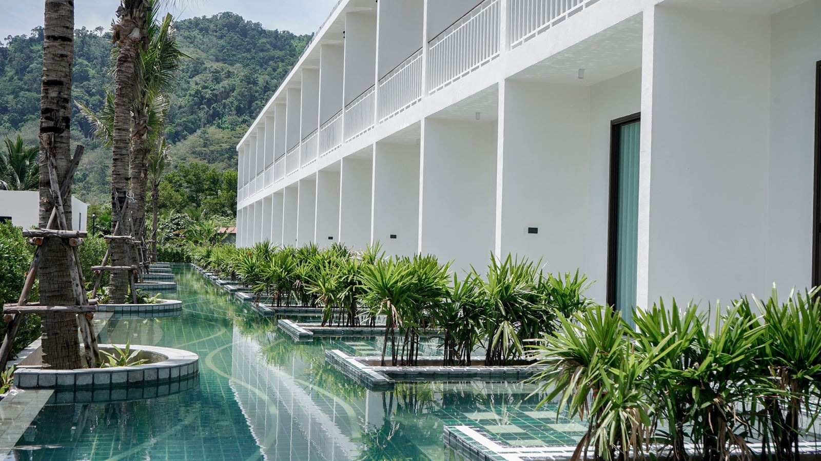 rooms-superior-plunge-pool-with-jacuzzi