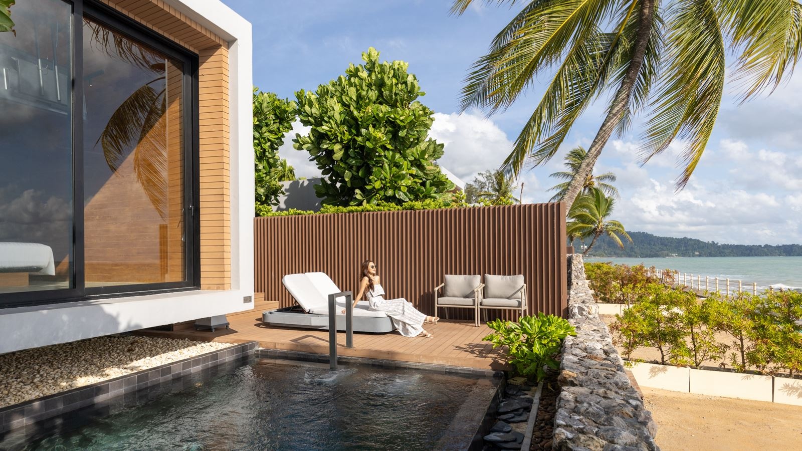 rooms-beachfront-pool-villa