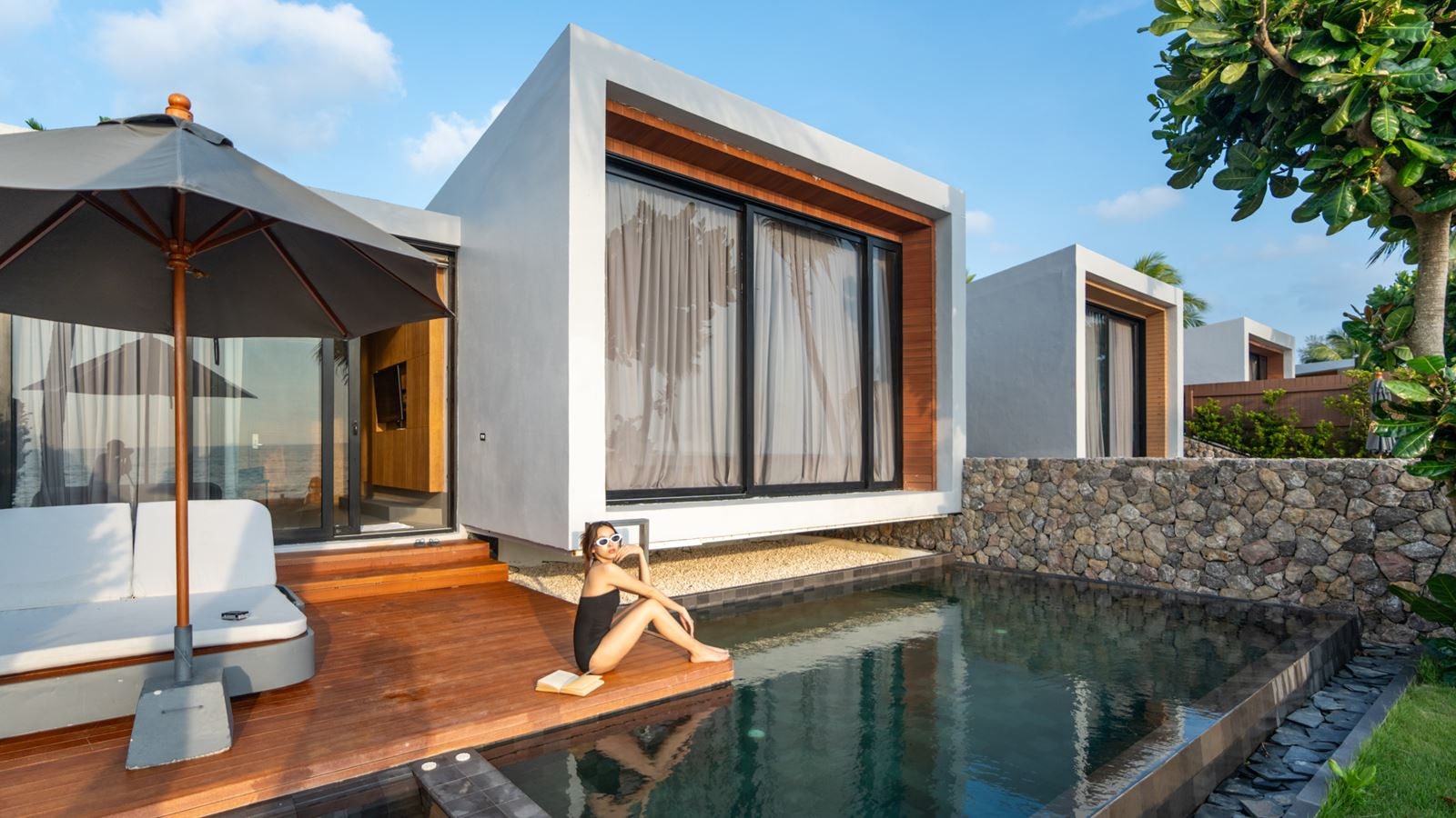 rooms-beachfront-suite-pool-villa