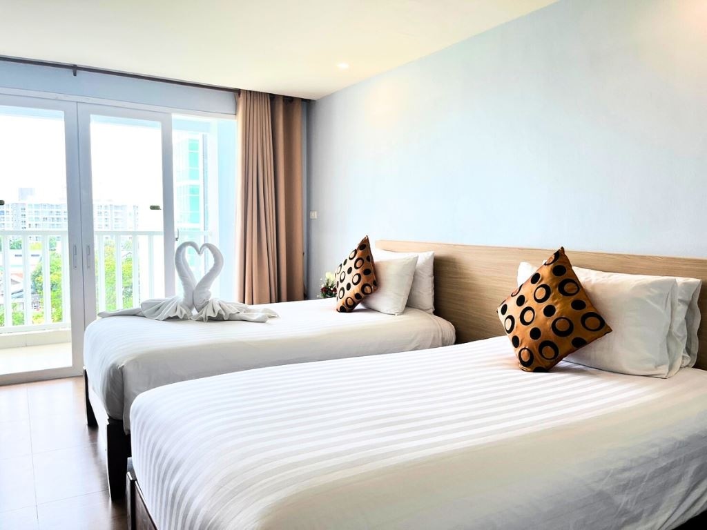 rooms-deluxe-city-view