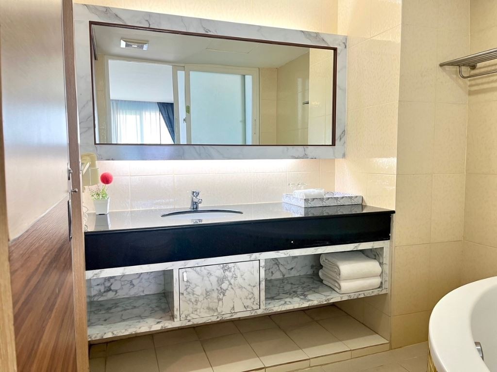 rooms-deluxe-city-view