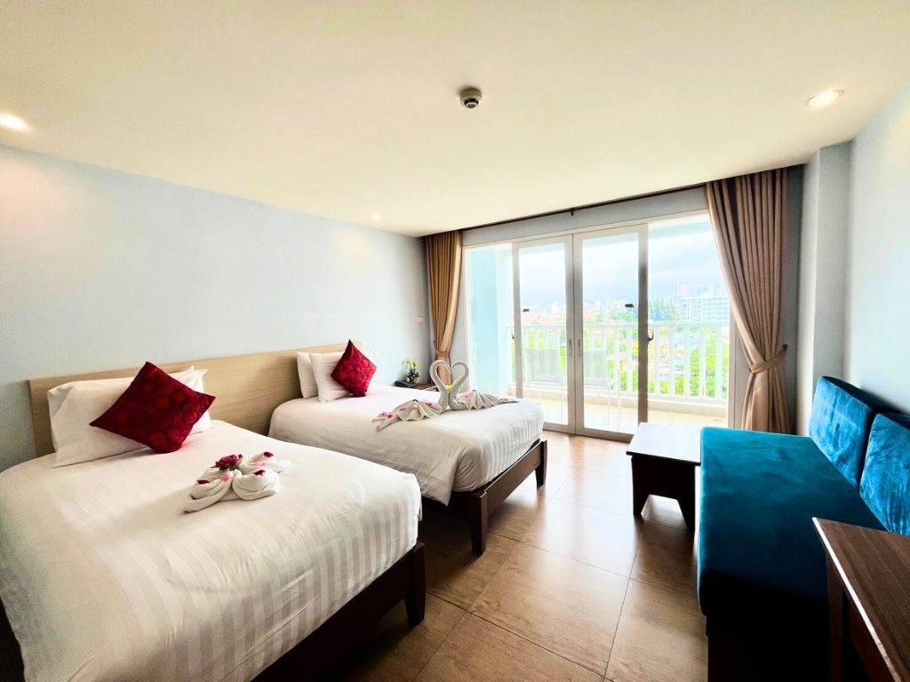 rooms-deluxe-city-view