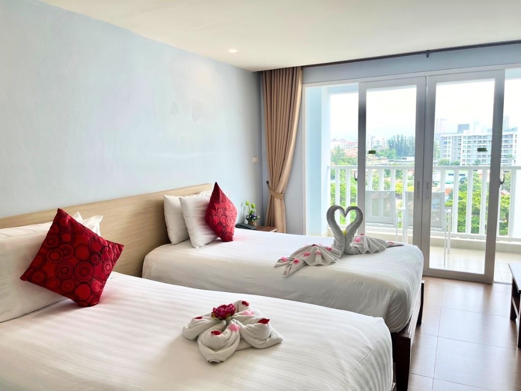 rooms-deluxe-city-view