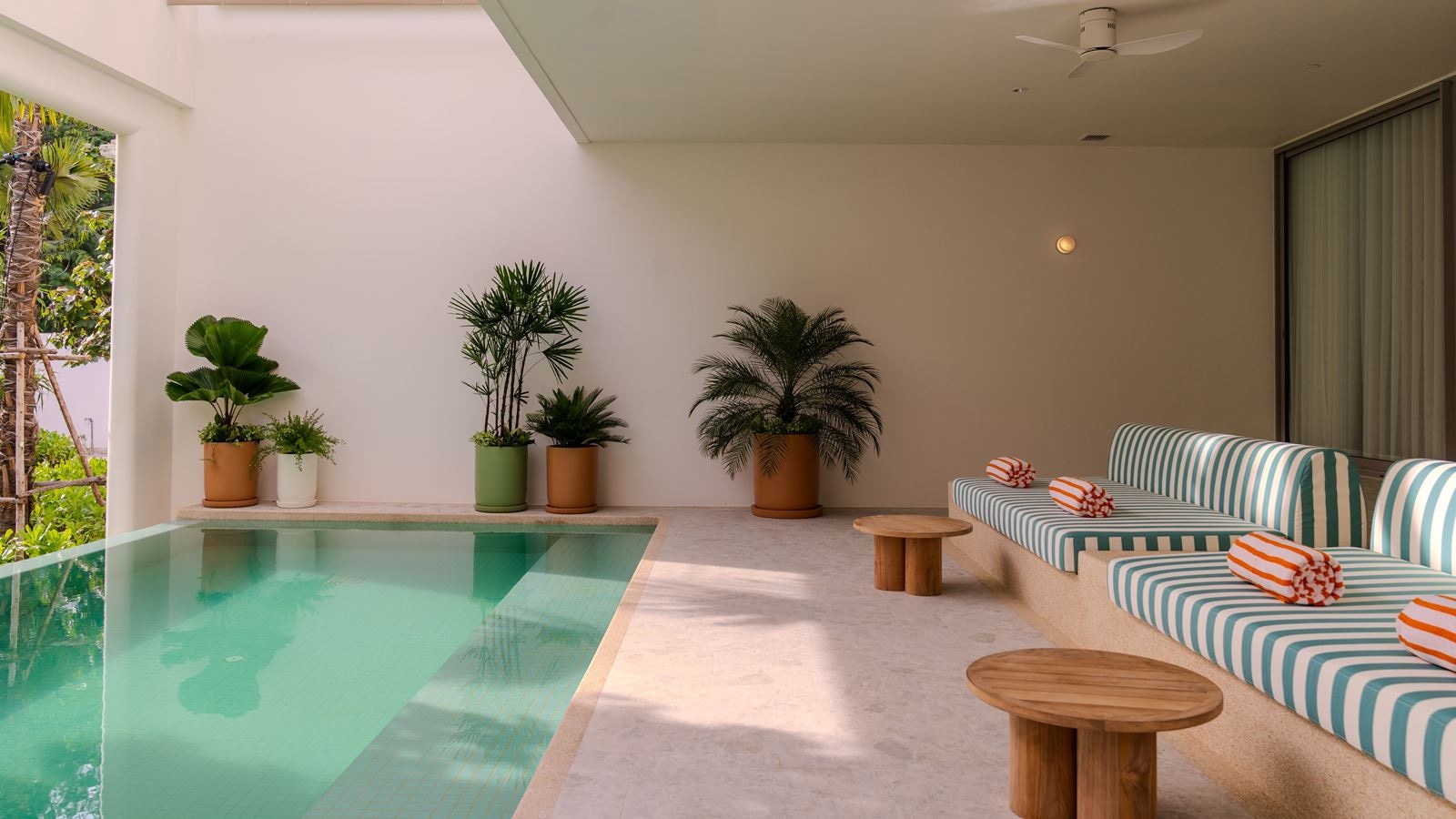 rooms-deluxe-one-bedroom-suite-with-ocean-view-and-private-pool