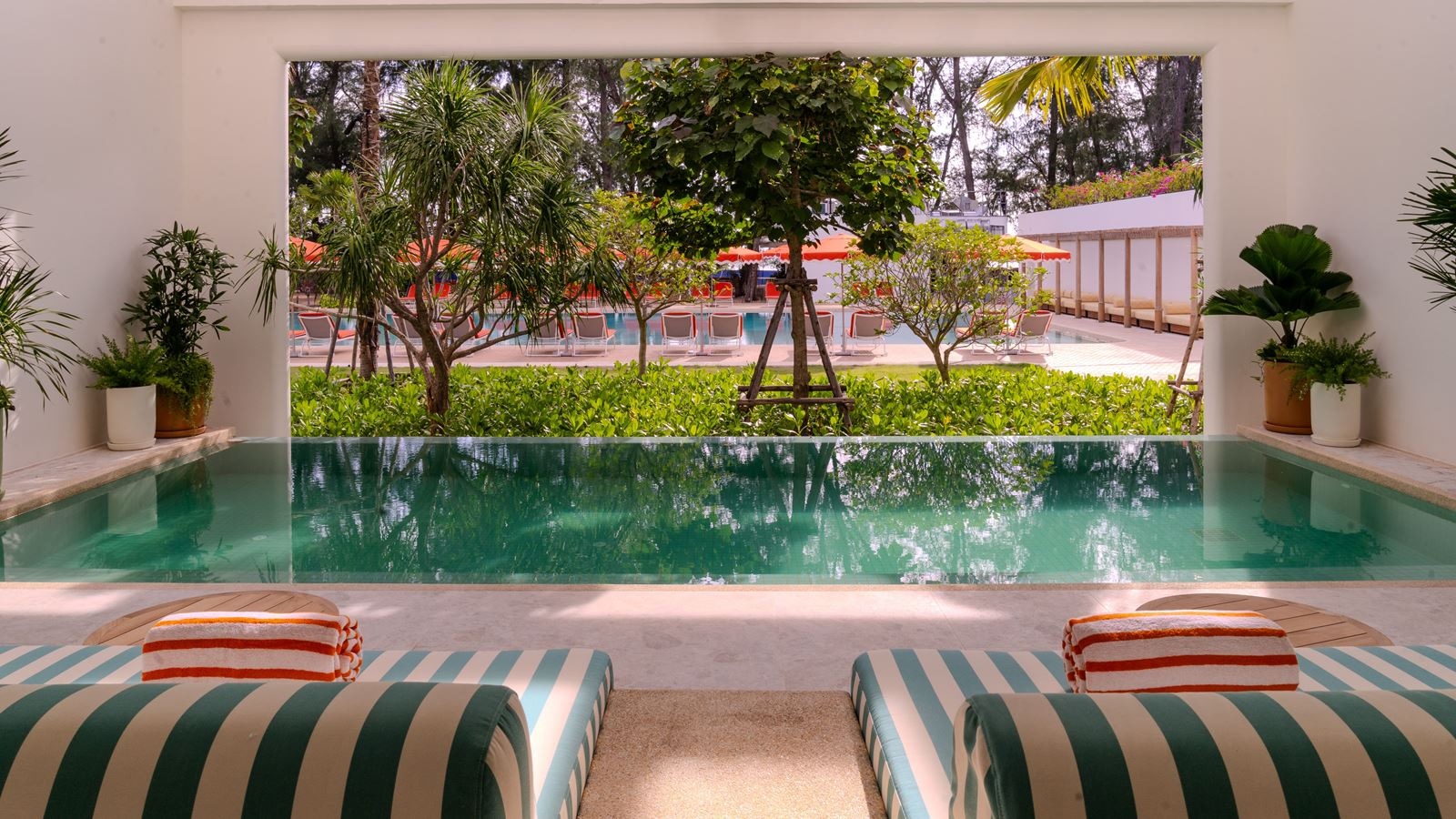 rooms-deluxe-one-bedroom-suite-with-ocean-view-and-private-pool