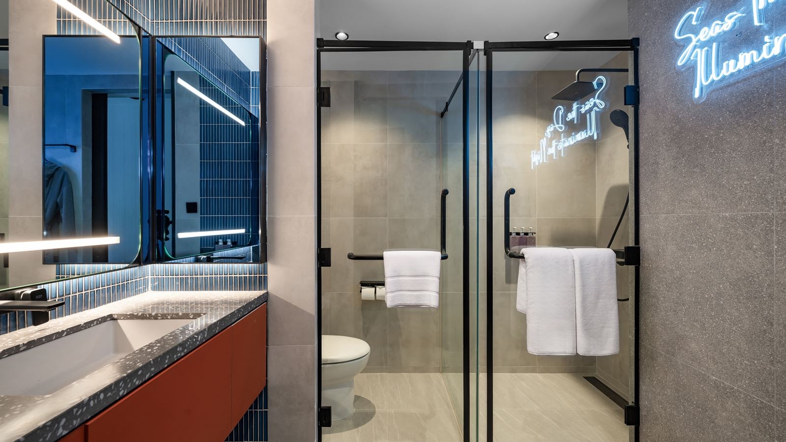 rooms-tribe-essential-pool-view